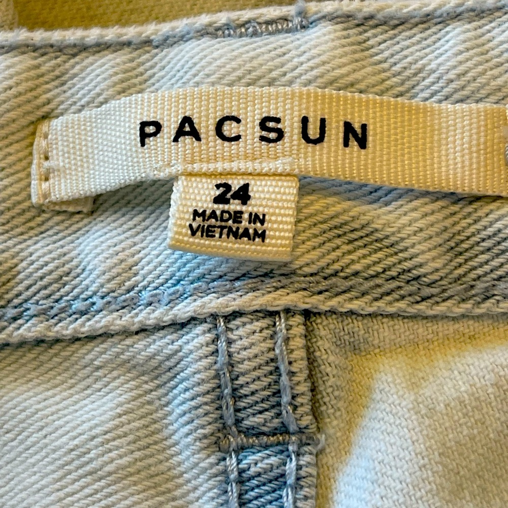 PACSUN LEVIS - Picture 3 of 3